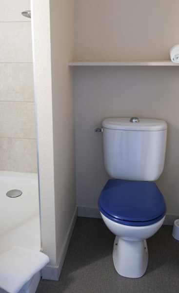 Salle-de-bain-toilette-douche-apres-renovation-hotel-altica-b&b-minimes