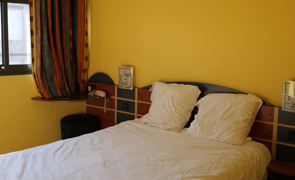 chambre-hotel-avant-travaux-renovation-rehabilitation-maitrise-oeuvre-la-rochelle