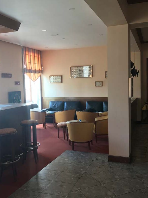 espace-bar-lounge-avant-travaux-renovation-hospitality-mercure-hotel