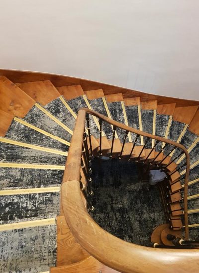 renovation-escalier-moquette-boiserie-epoque-maitrise-oeuvre-champlain-la-rochelle